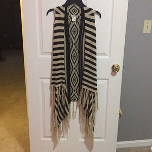 Black and Creme Sleeveless Cardigan